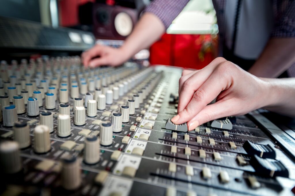 5 Must-Have Soundboard Features for a Top-Quality Audio Experience ...
