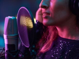 Choosing the right microphone is crucial for quality broadcasts. We've compiled a list of top-rated options that capture voice nuances and reduce background noise for clear sound.